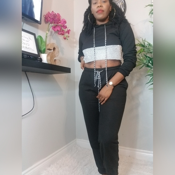 BNWT cropped Jogger Set - Picture 1 of 1